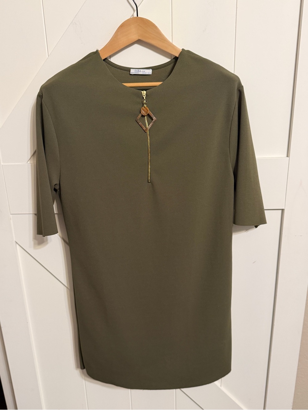 Zara Olive Green Short Sleeve Dress Zipper Geometric Pendant Women’s Small